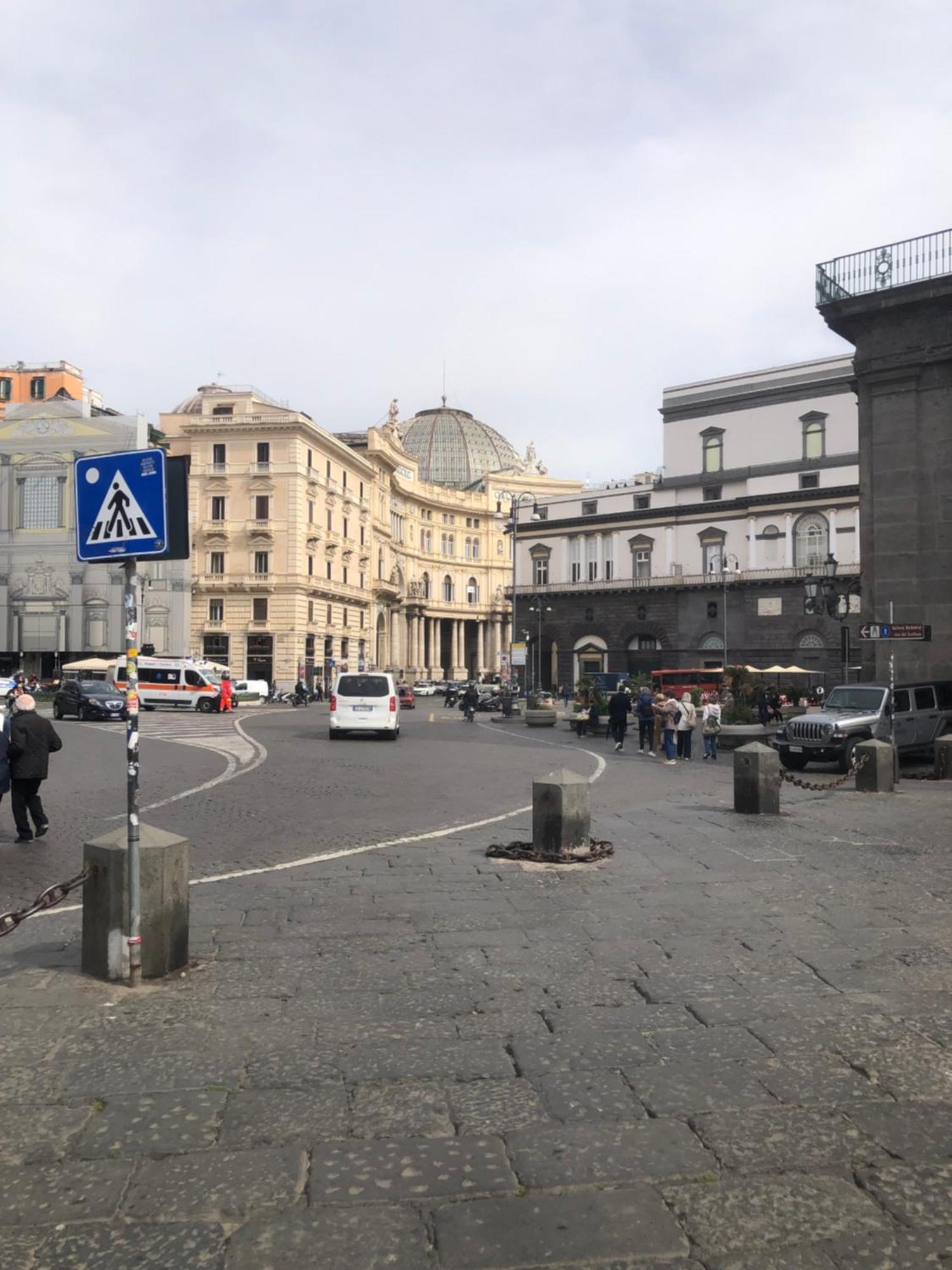 B&B Civico 22 Silvestre Napoli Ngoại thất bức ảnh